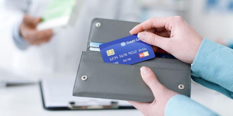 Cara Menghemat Uang Saat Menggunakan Kartu Kredit untuk Bepergian