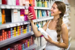 Cara Memilih Shampo untuk Rambut Kering dan Ketombe