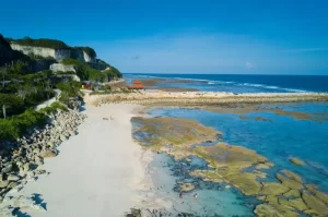 Pantai Melasti Bali, Surga Bahari di Tengah Bukit Kapur