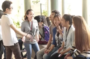 Sikap yang Harus Dihindari Saat Berinteraksi dengan Kakak Tingkat